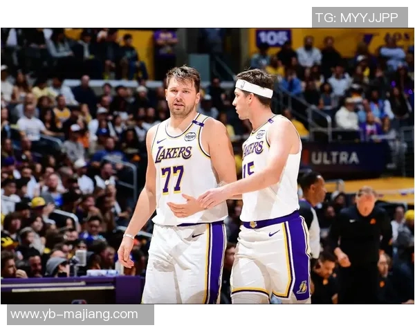 东契奇回应里夫斯质疑称其从未扣篮直言对方只是个喷子